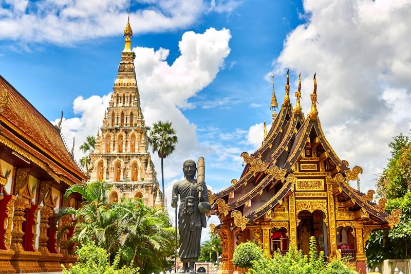 วิธีจัดหิ้งพระในบ้าน เสริมสิริมงคลและความร่มเย็นเป็นสุขแก่ครอบครัว